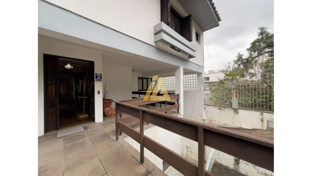 Casa com 4 dormitórios, foto 1