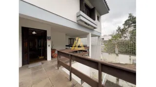 Casa com 4 dormitórios, foto 1
