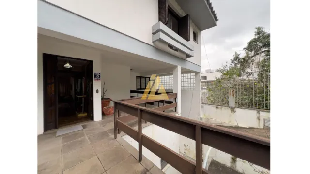 Casa com 4 dormitórios