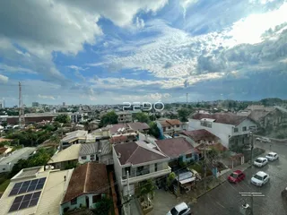 Vista aérea de uma área residencial em Lajeado, Brasil, mostrando casas e o horizonte da cidade.