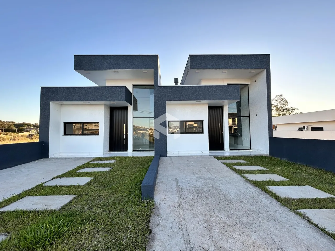 Fachada moderna de uma residência em Lajeado, Brasil.