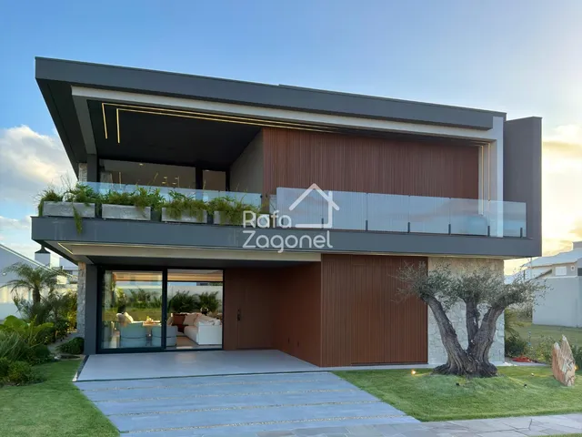 Casa com 6 dormitórios