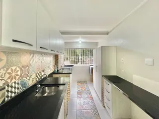 Vista da cozinha e corredor de uma propriedade em Lajeado, Brasil.