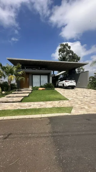 Casa com 4 dormitórios, foto 1