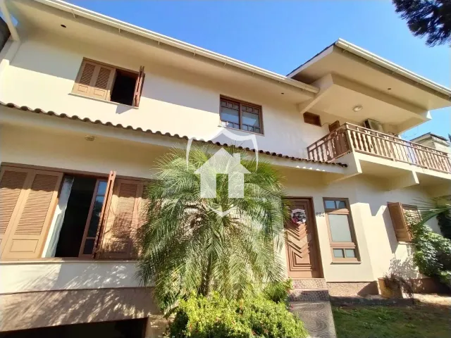 Casa com 4 dormitórios